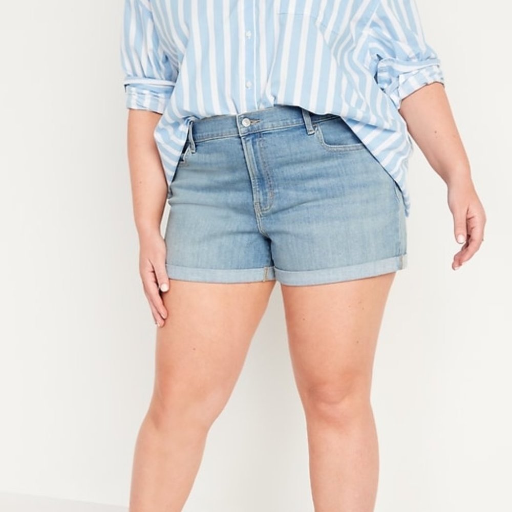 OLD NAVY Mid-Rise Wow Jean Shorts for Women -- 3" inseam - Size 26